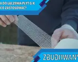 Ręce w rękawiczkach trzymają taśmę z włókna szklanego, pokazując, jak używać jej do łączenia płyt G-K.